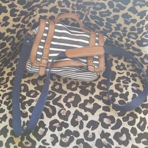 Super cute American Eagle purse!